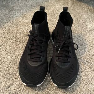 Barely used Lululemon Chargefeel Mid Black Size 8